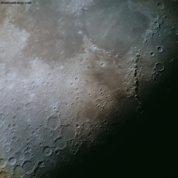 Lunar Cycles & Astrology: Understanding the Moon s Influence