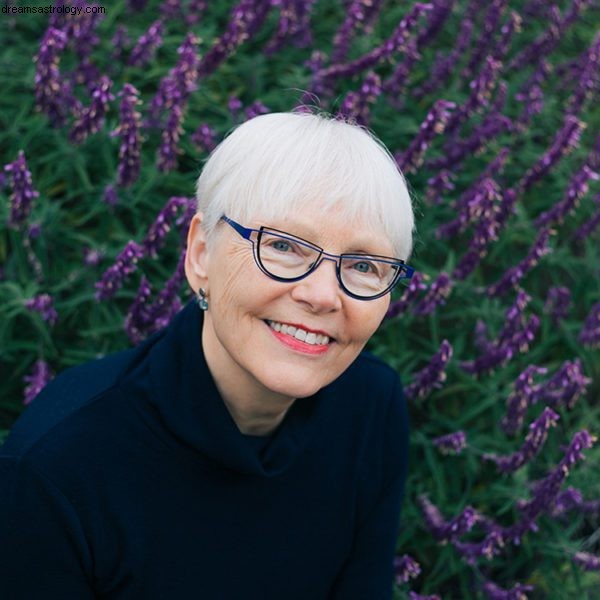 Predicting the Future: Insights from Astrology, Tarot & Dreams