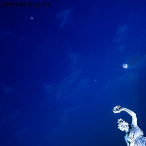 Moon, Venus & Jupiter Conjunction: A Stunning Night Sky Event