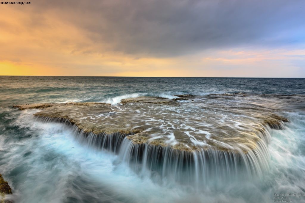 Pisces Horoscope - March 2018: Love, Communication & Full Moon Insights