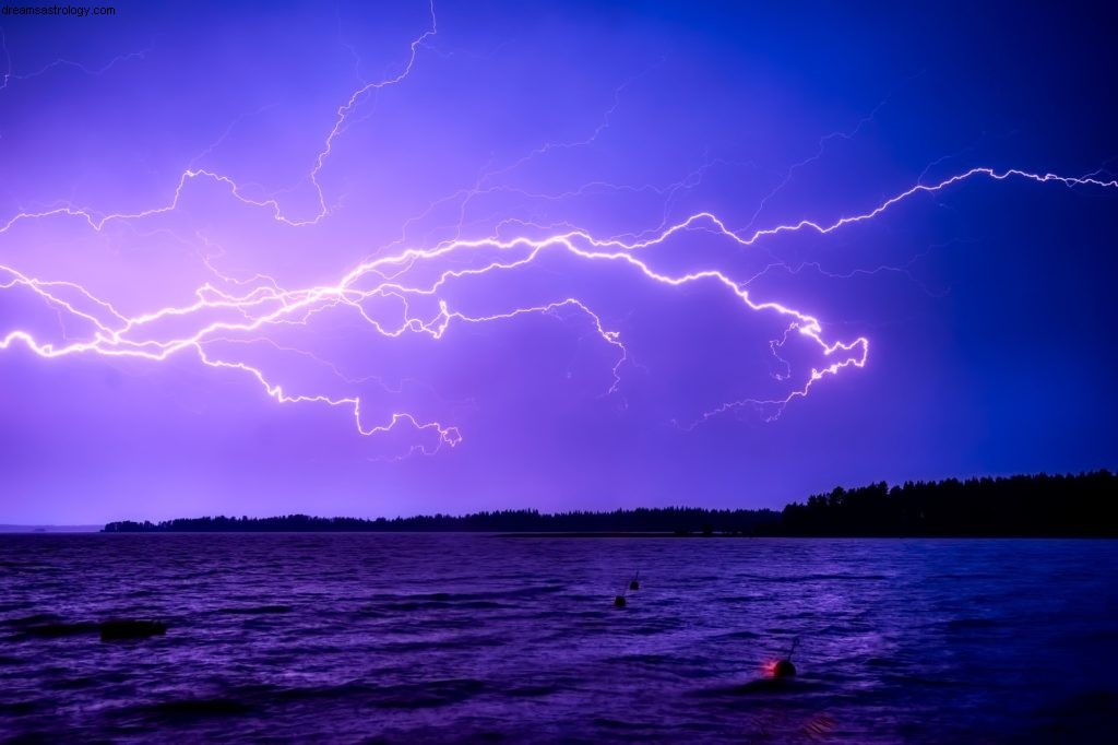 Pisces Horoscope - May 2018: Emotional Peaks & Inspiration