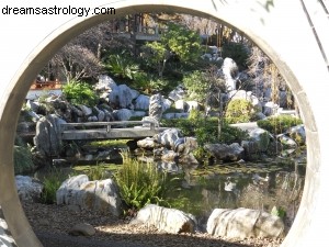 Capricorn Full Moon: Embracing Seasonal Shifts & Grounding Energy
