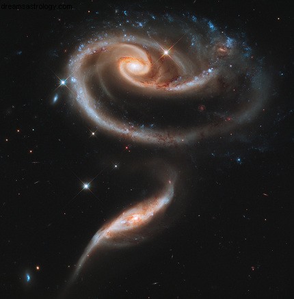 Aquarius Moon Transit: Embrace Big Picture Thinking & New Collaborations