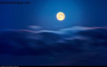 Aquarius Moon & Planetary Shifts: Insights & Archetypal Themes