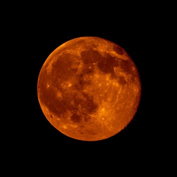 Daily Astrology Forecast: Moon in Aries & Pluto Direct - May 16, 2024