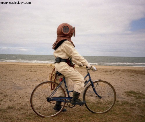 Moon in Pisces & Saturn/Venus in Sagittarius: Navigating Emotional Tension