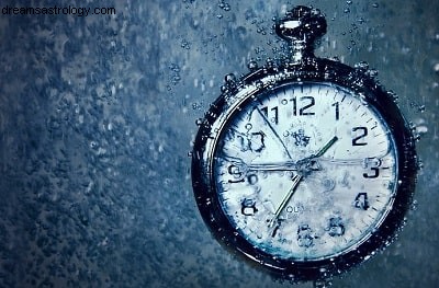 Venus & Mercury Retrograde in Capricorn: Navigating the Past & Re-evaluating Your Drive