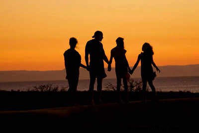 Sagittarius & Parents: Understanding the Relationship - Compatibility & Dynamics