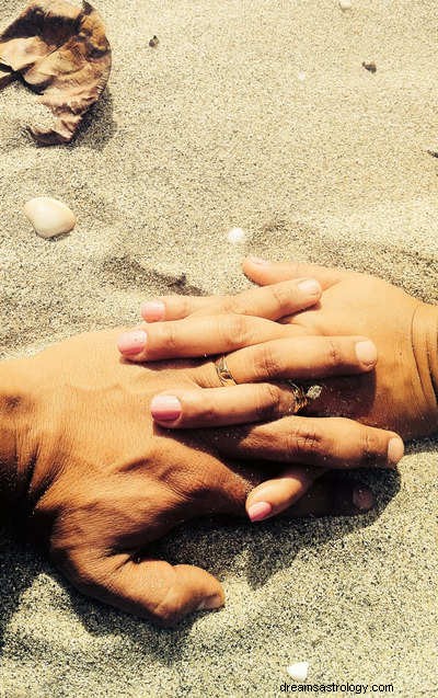 Taurus & Aquarius Compatibility: Navigating Differences in Love