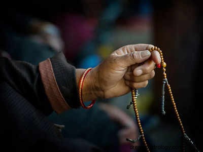 Aquarius Mantras & Chants: Enhance Spirituality & Well-being