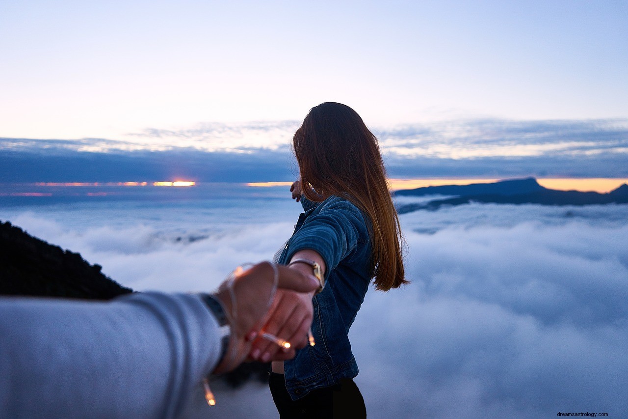 Understanding Capricorn Compatibility: Pros & Cons in Relationships