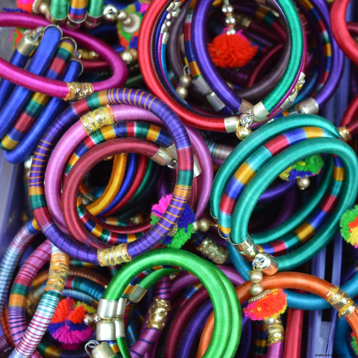 Karwa Chauth 2024: Best Bangle Colors by Zodiac Sign | Hindu Festival Traditions