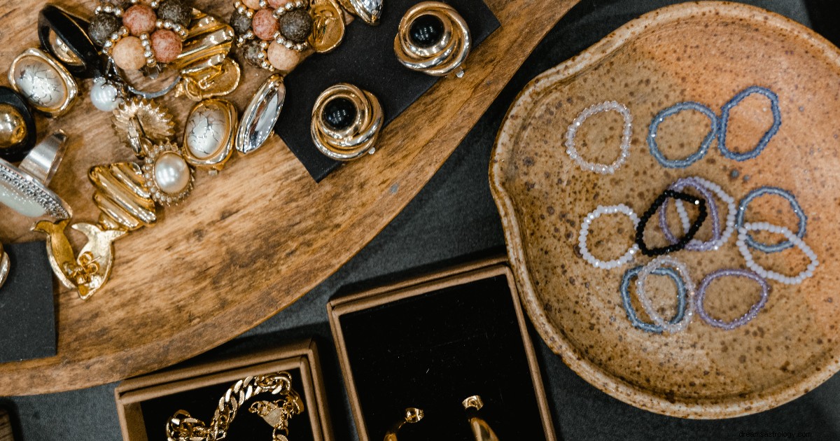 Jewelry-Loving Zodiac Signs: Taurus, Leo, Virgo & Sagittarius