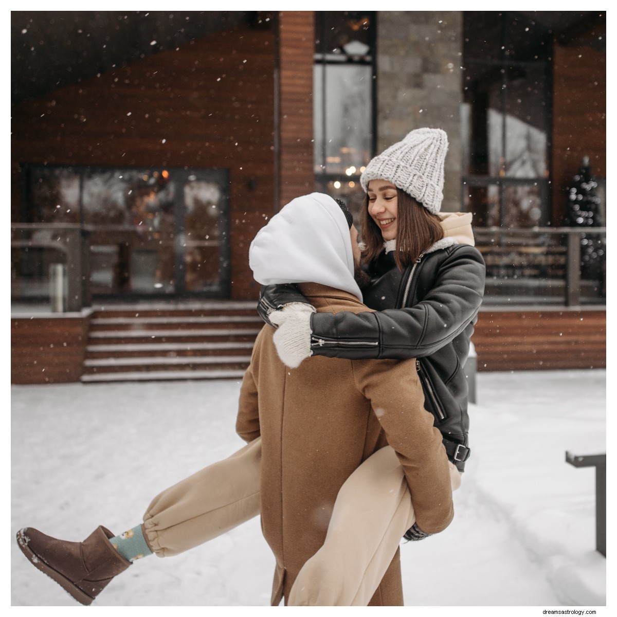 Best Zodiac Signs for Girlfriend Potential: Compatibility & Connection