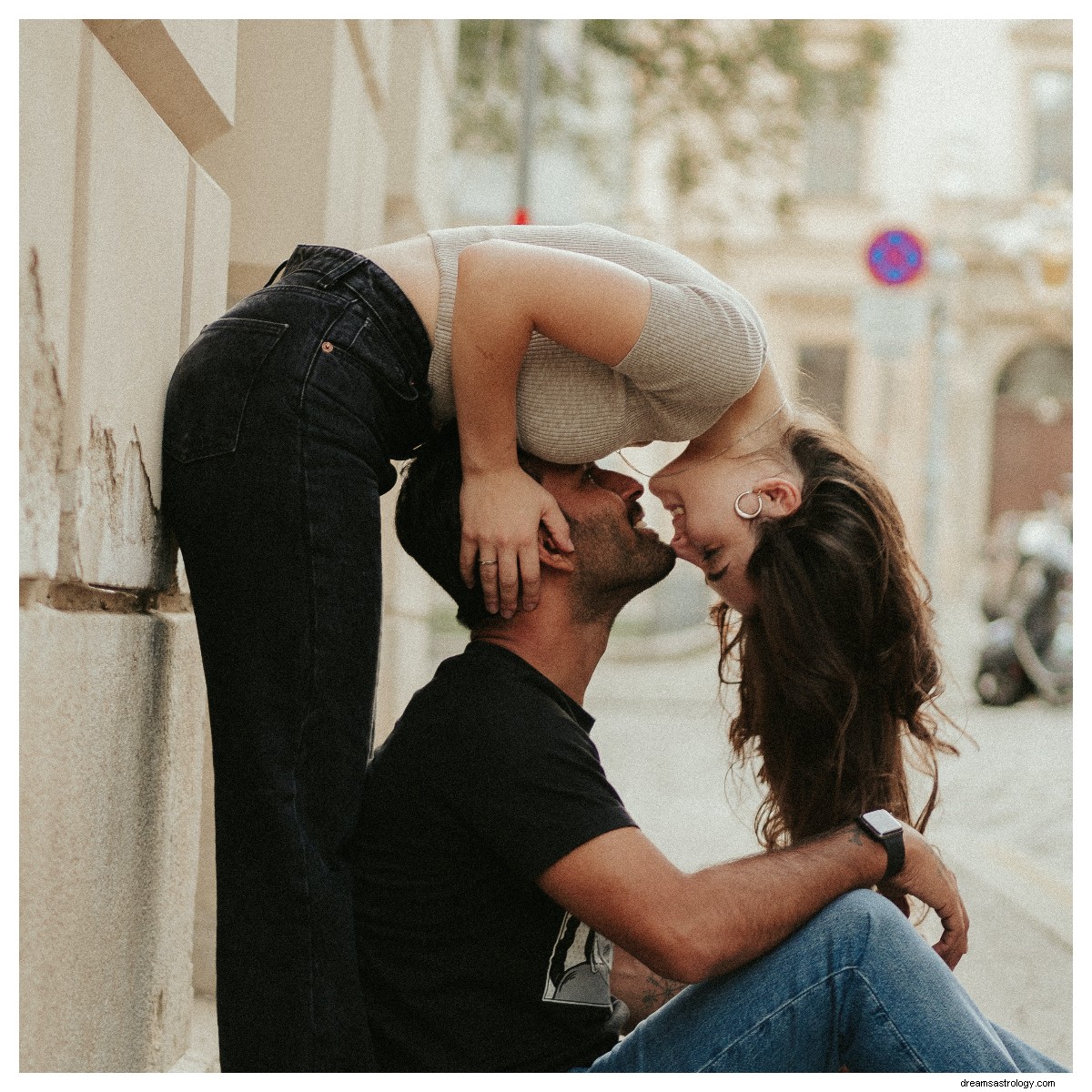 Best Zodiac Signs for Girlfriend Potential: Compatibility & Connection