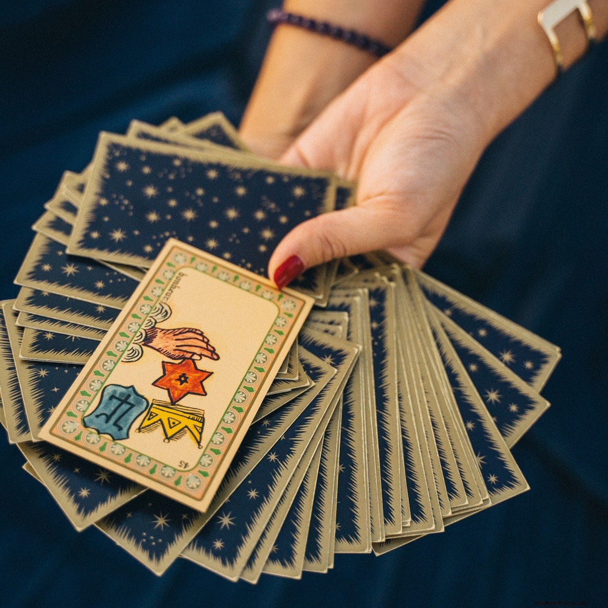 2022 Tarot Predictions: Celebrity Reader s Zodiac Forecast