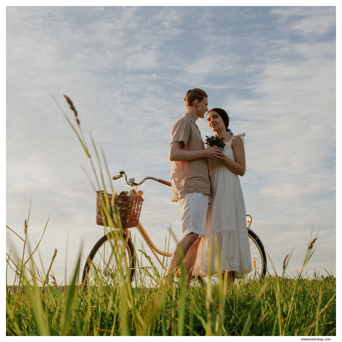 Dating a Leo Man: Understanding His Romantic Nature & Needs