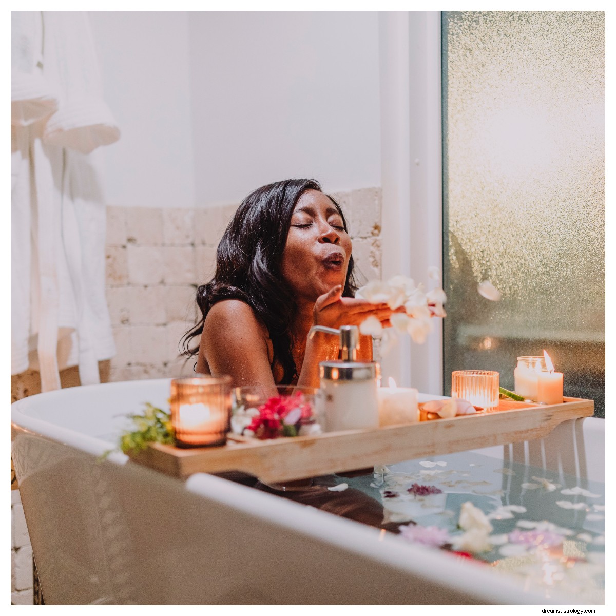 Understanding Pisces Women: 4 Key Things to Know Before Dating