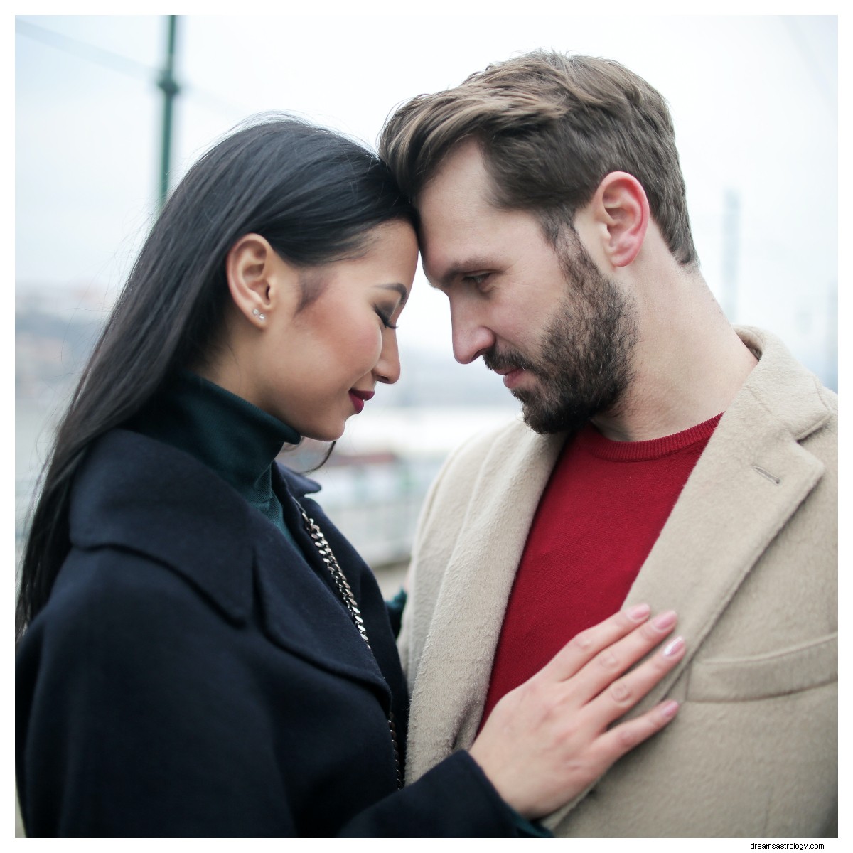 Gemini Women in Relationships: Compatibility & Love Styles