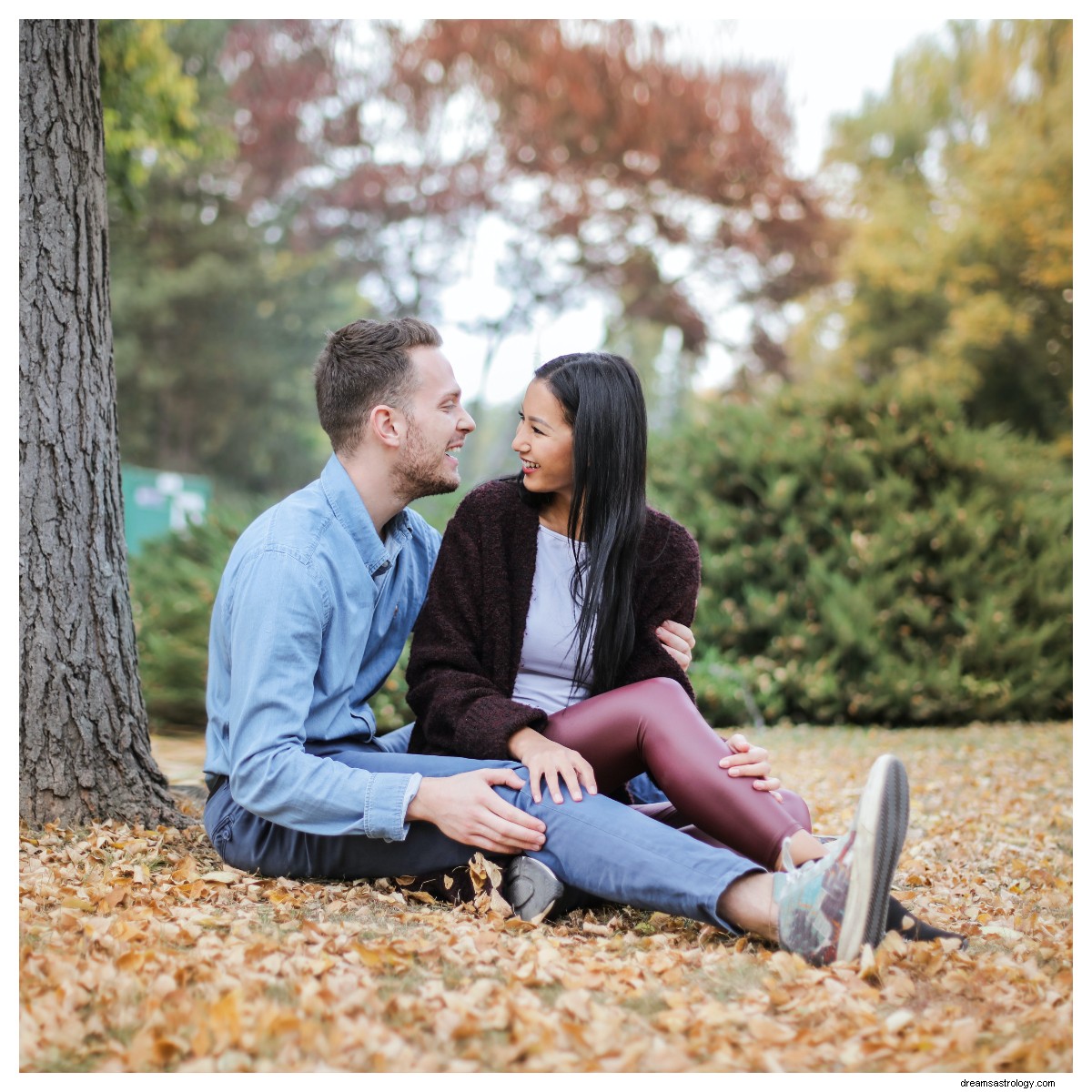 Dating a Sagittarius Woman: Key Insights & Compatibility