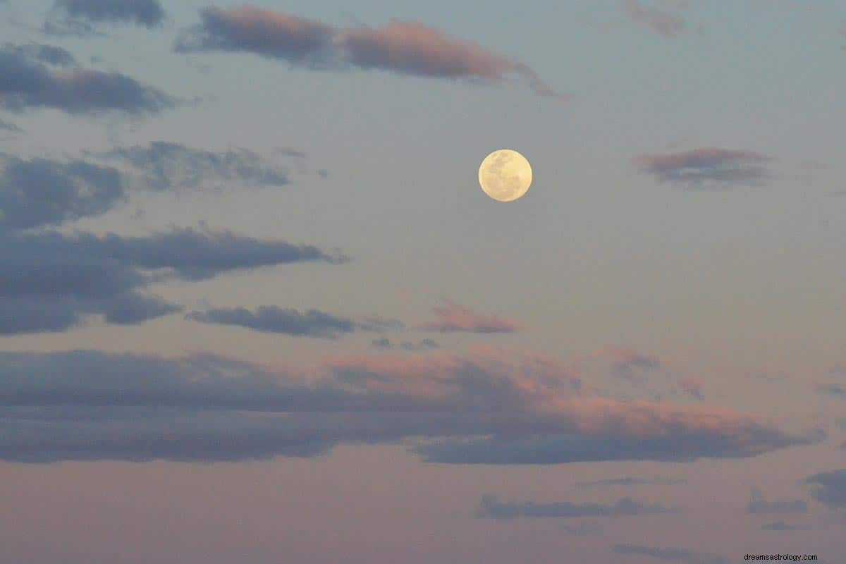 September Harvest Moon in Pisces: Meaning & Effects