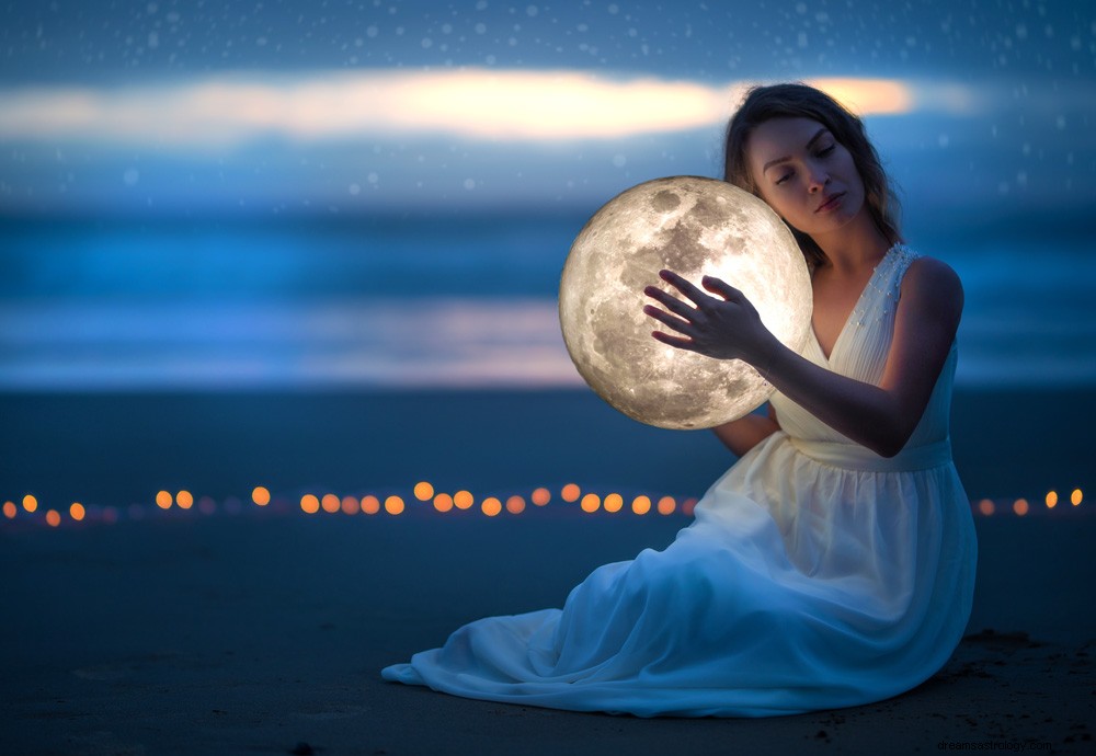 Moon & Zodiac: Understanding Lunar Influence on Your Sign