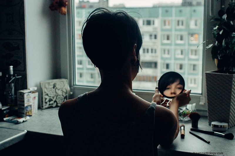Aquarius & Cancer Compatibility: A Deep Dive into Their Relationship