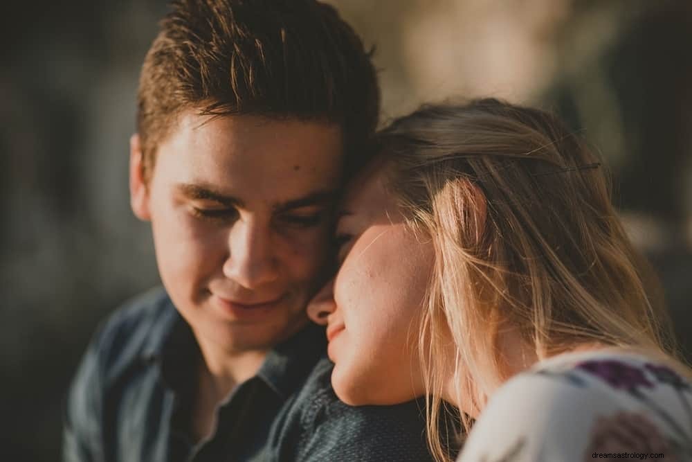 Aquarius & Gemini Compatibility: A Harmonious & Engaging Match