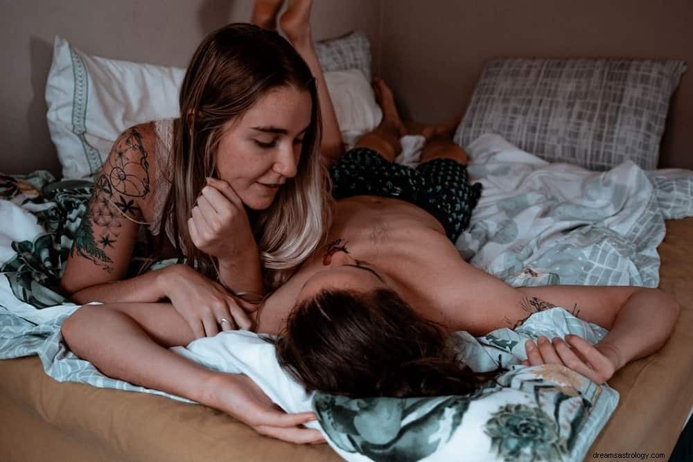 Aquarius & Gemini Compatibility: A Harmonious & Engaging Match