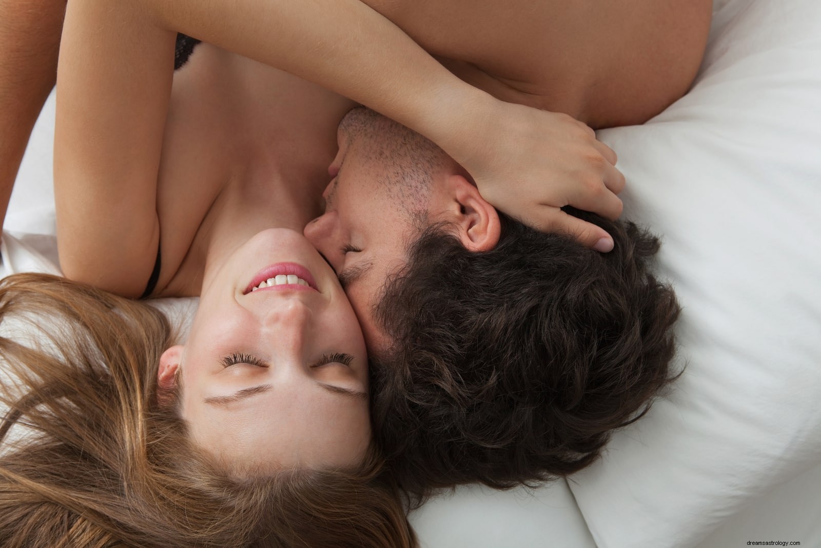 Top 9 Zodiac Sign Pairings for Passionate Intimacy
