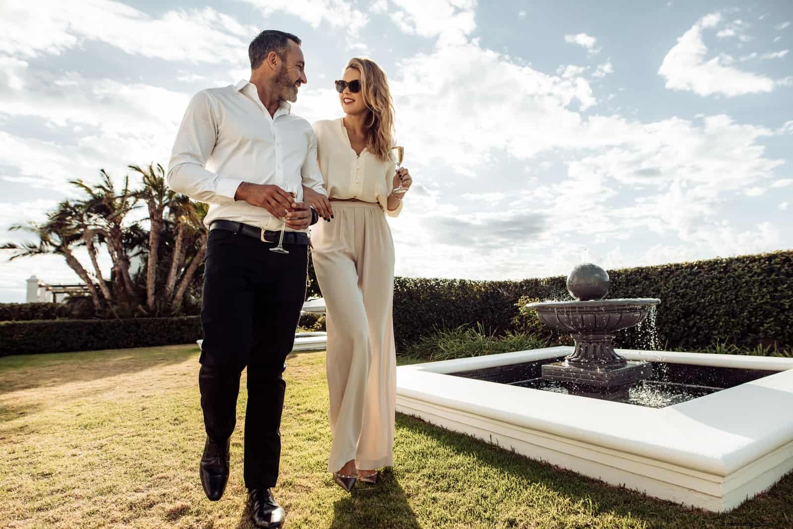 Capricorn & Pisces Compatibility: A Deep Dive into Love & Friendship