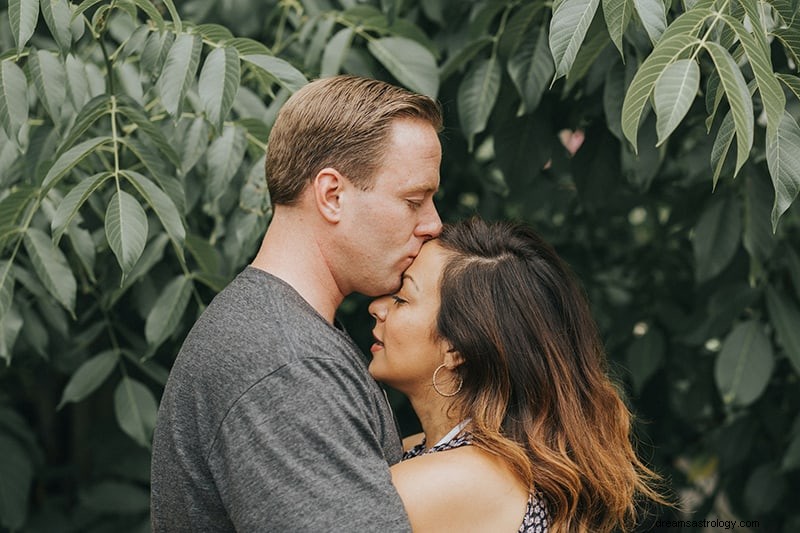 Virgo & Cancer Compatibility: A Deep Dive into Love & Friendship
