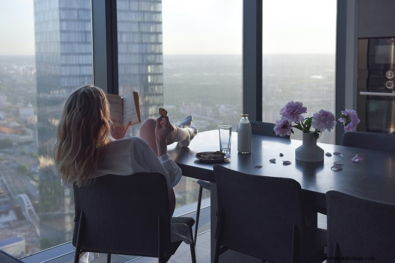 Virgo & Cancer Compatibility: A Deep Dive into Love & Friendship