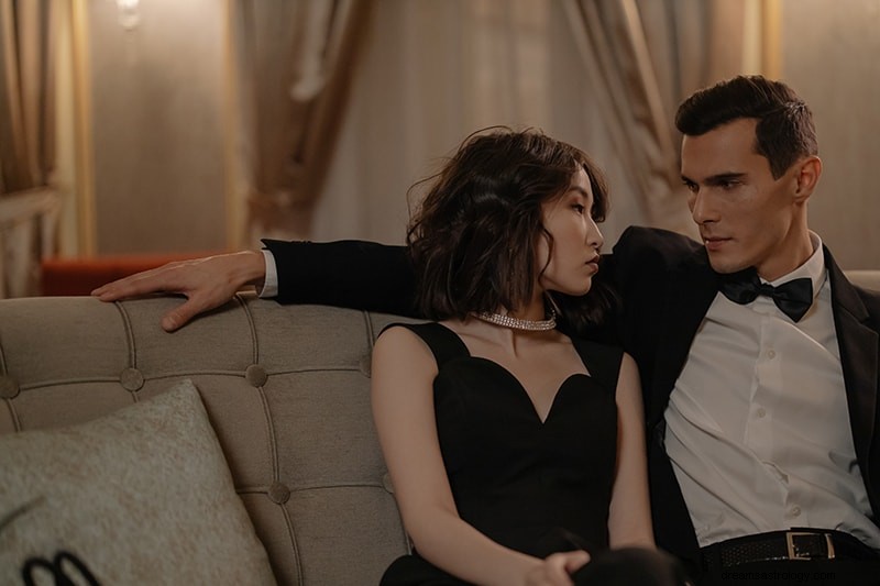 Aries & Capricorn Compatibility: Love & Friendship - A Detailed Analysis