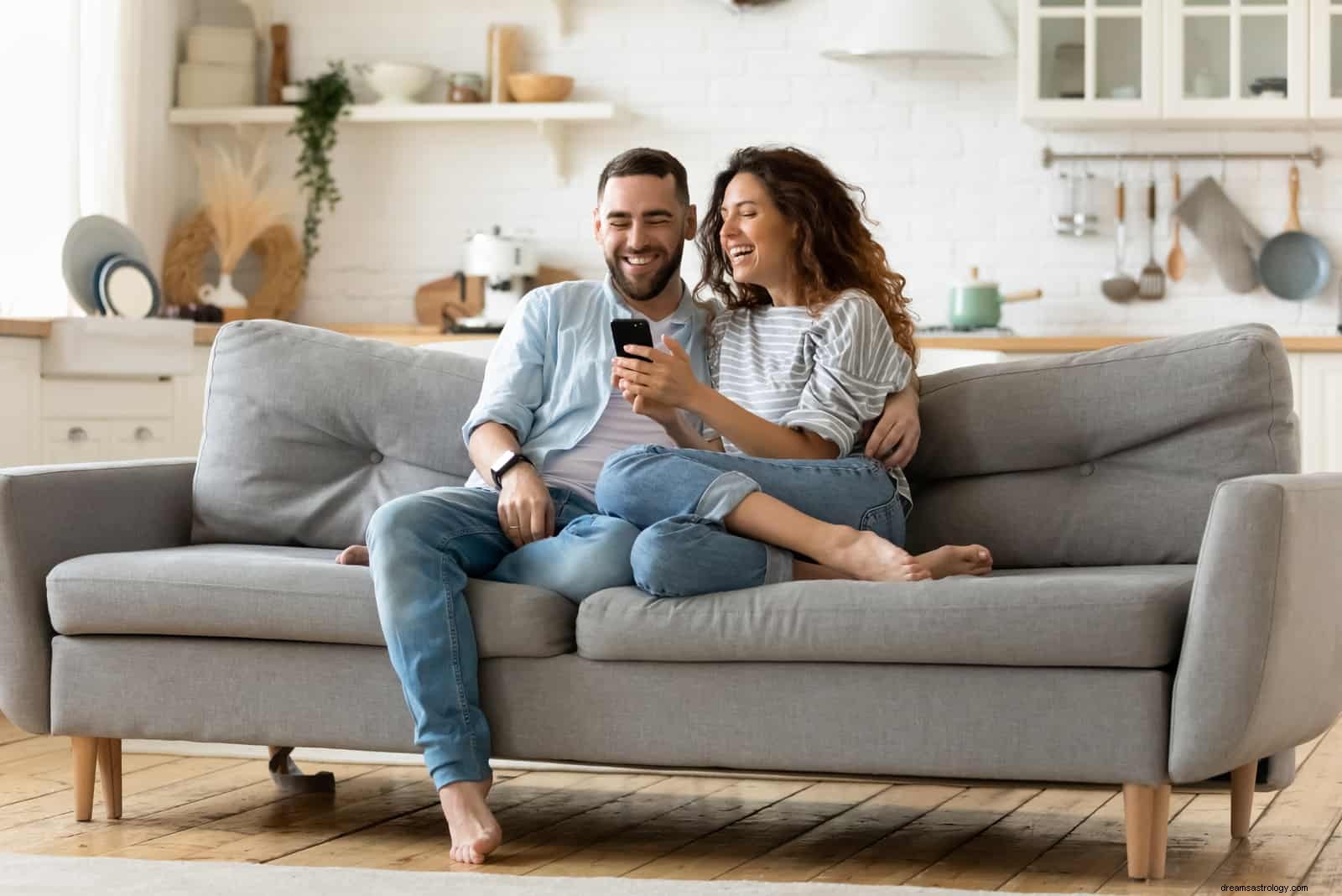 Cancer & Capricorn Compatibility: A Deep Dive into Love & Friendship