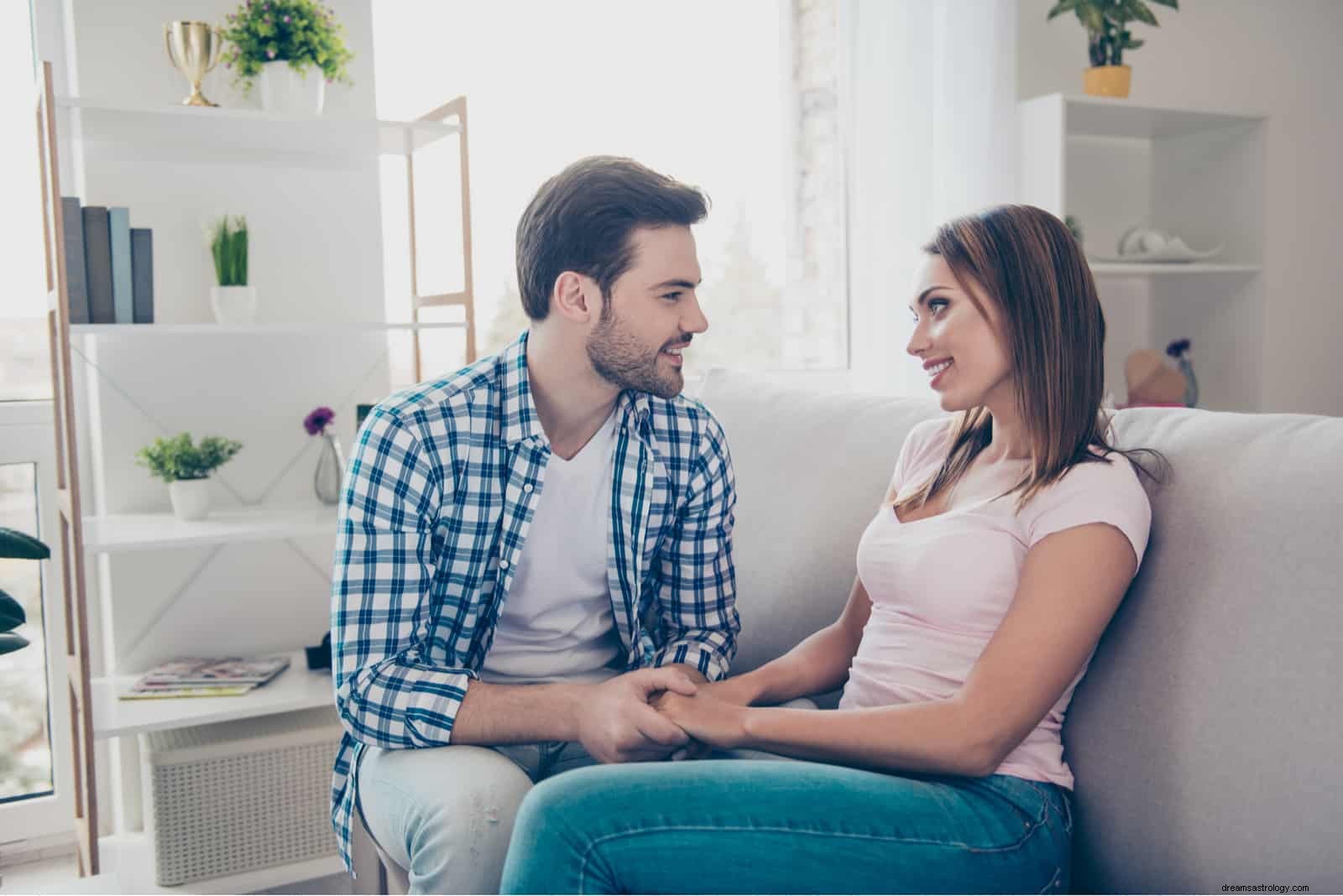 Moon Sign Compatibility: Understanding Emotional Connection in Relationships