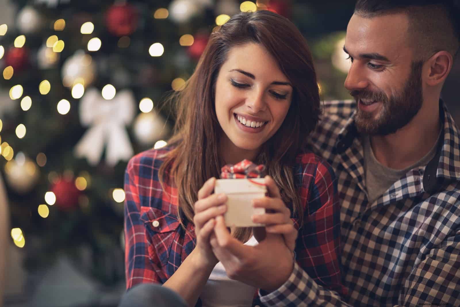 Moon Sign Compatibility: Understanding Emotional Connection in Relationships