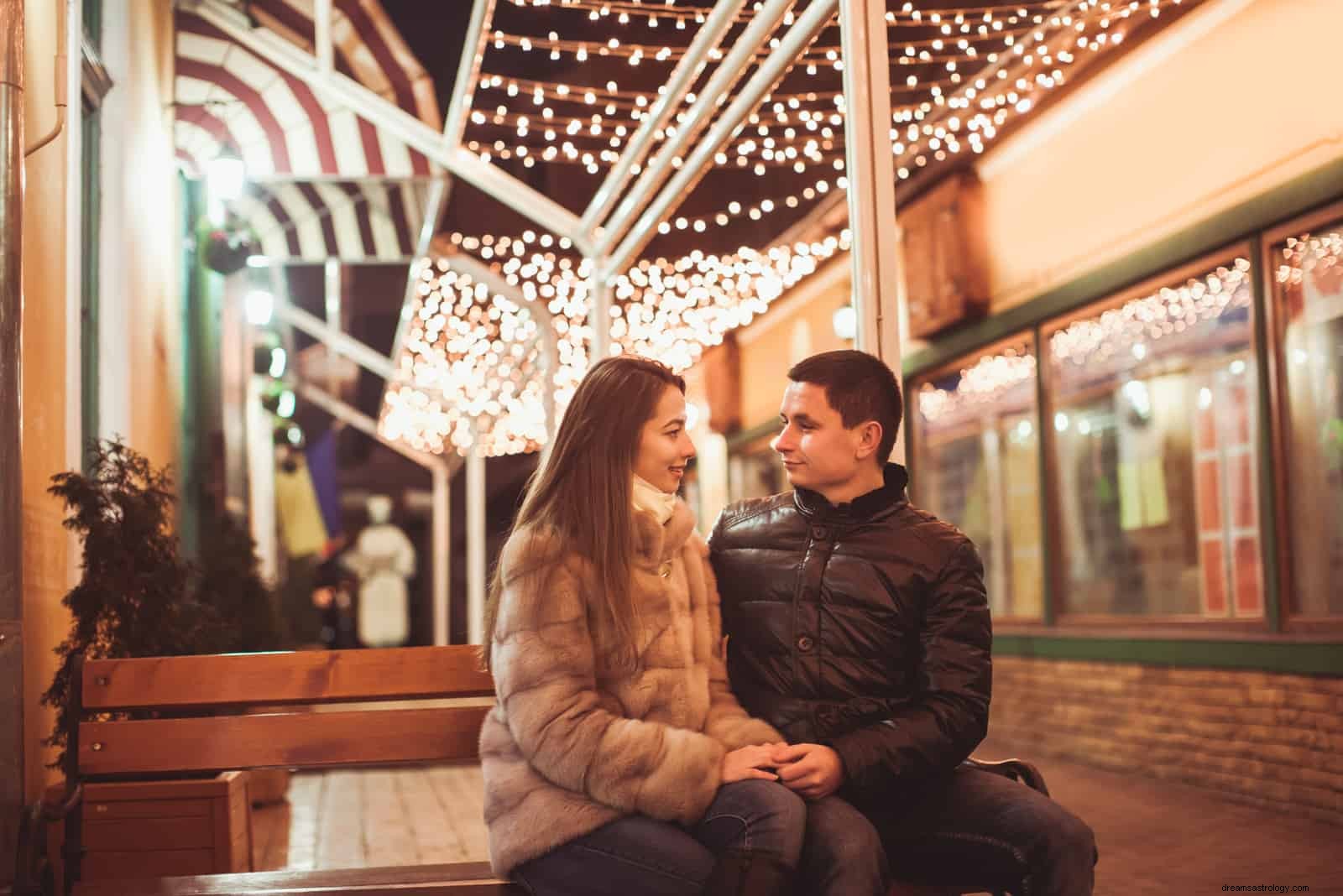 Moon Sign Compatibility: Understanding Emotional Connection in Relationships