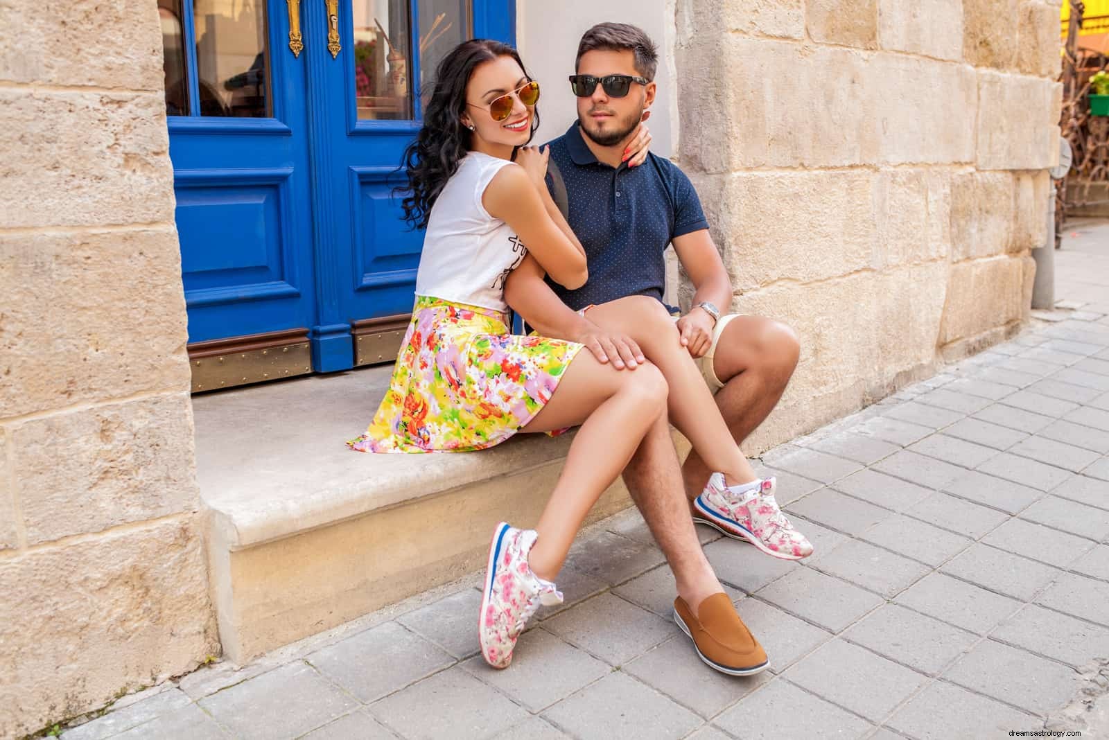 Libra & Capricorn Compatibility: Navigating Love & Friendship