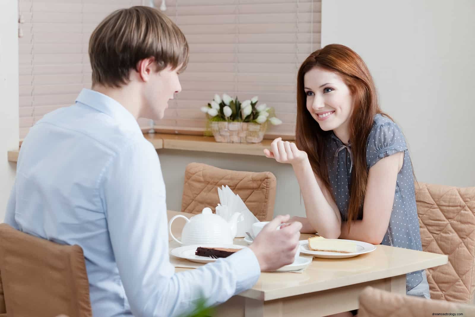 Libra & Capricorn Compatibility: Navigating Love & Friendship