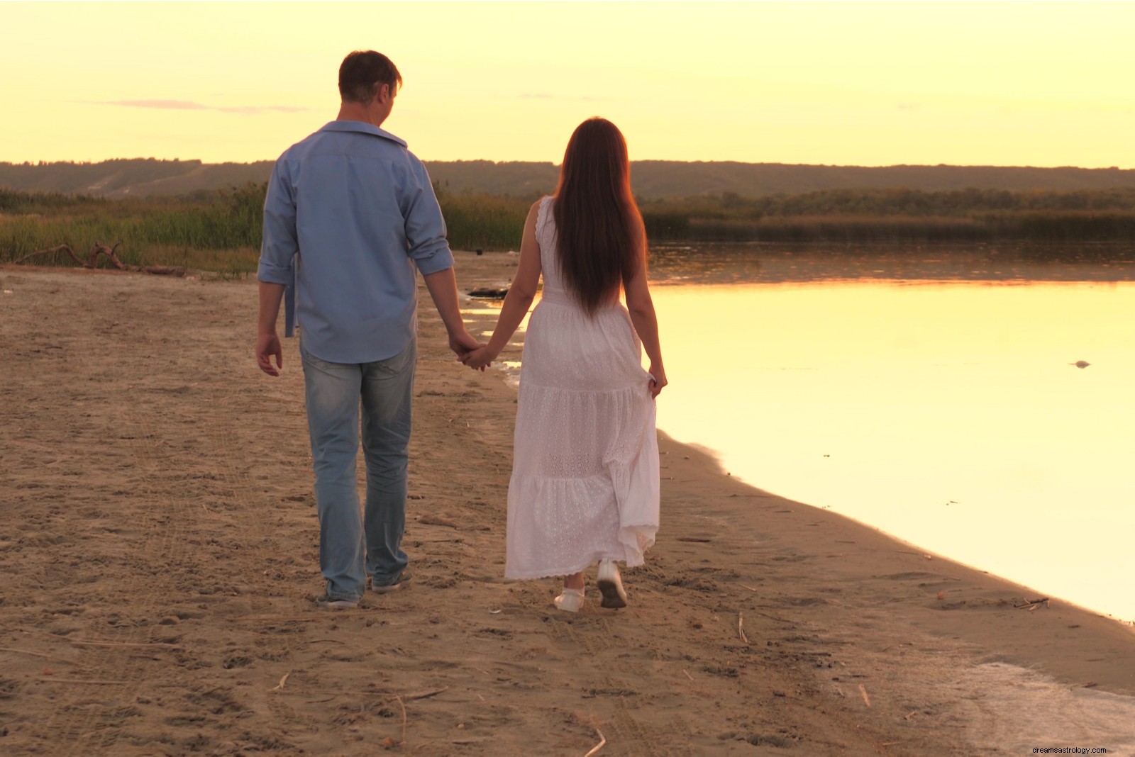 Sagittarius & Capricorn Compatibility: A Deep Dive into Relationships