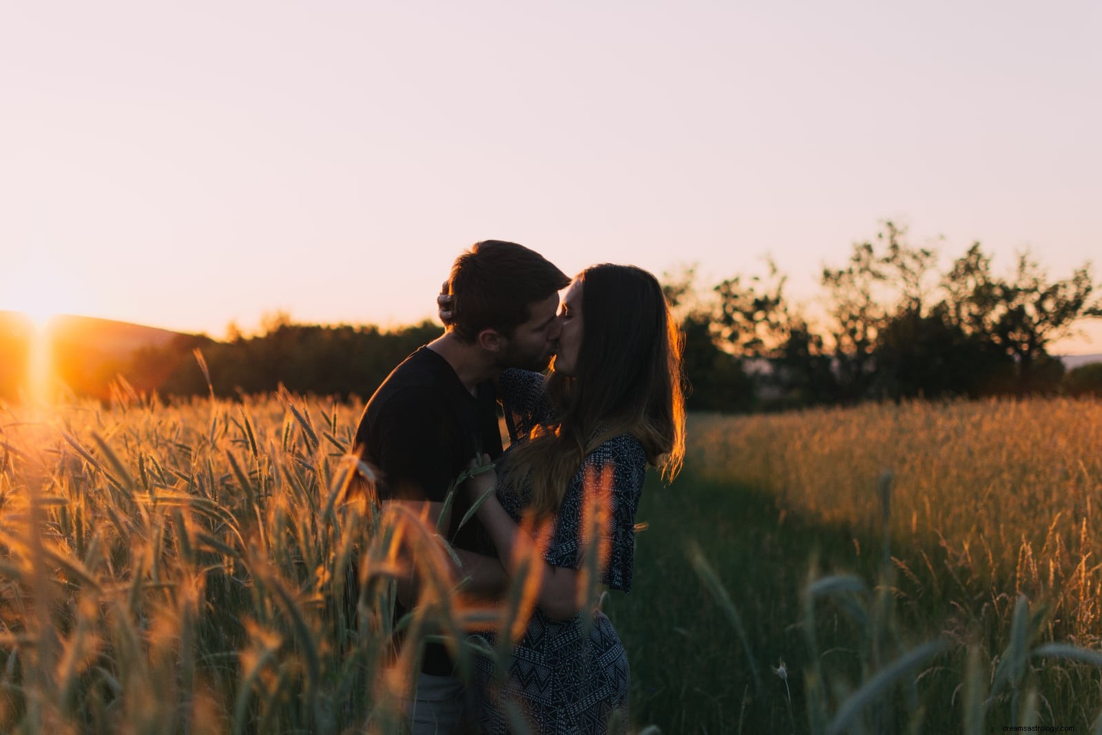 2022 Compatibility: Top 5 Zodiac Sign Pairings for Strong Relationships