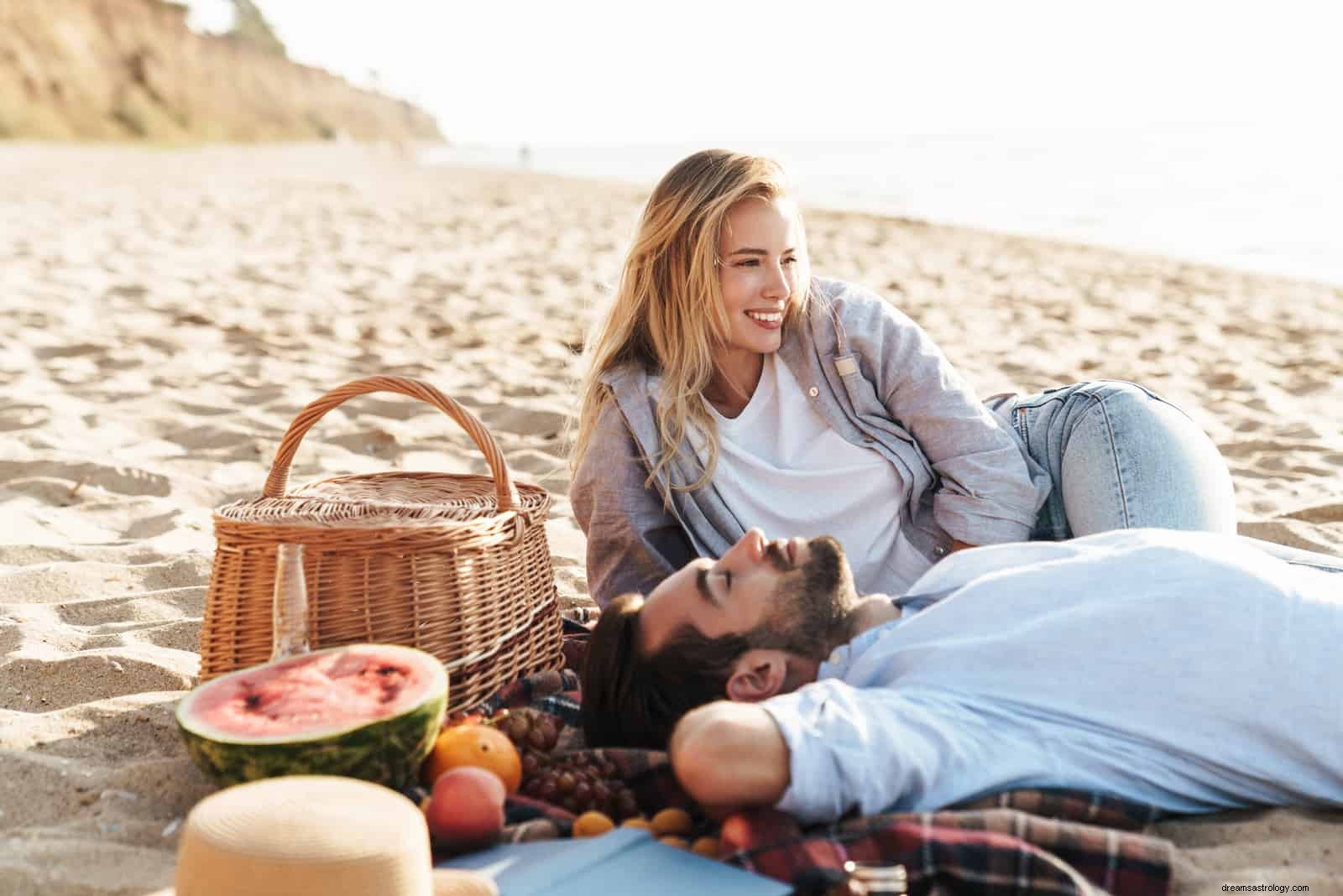 Cancer & Scorpio Compatibility: A Deep Dive into Love & Friendship