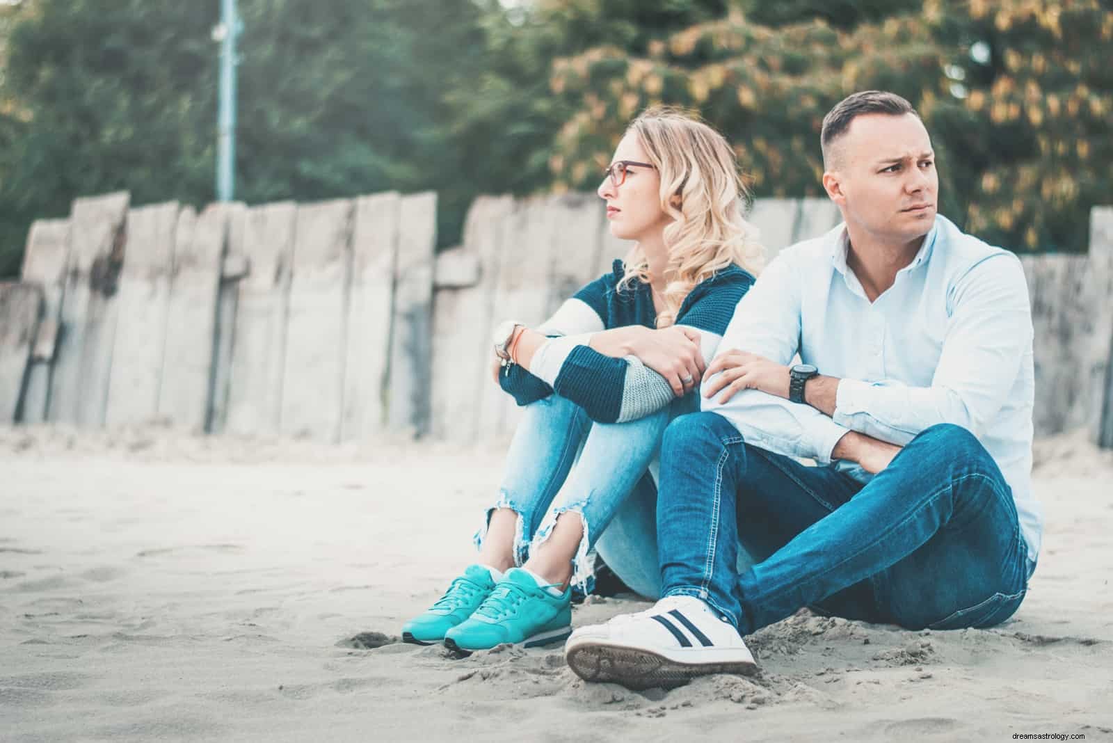 Cancer & Libra Compatibility: Navigating Love & Friendship