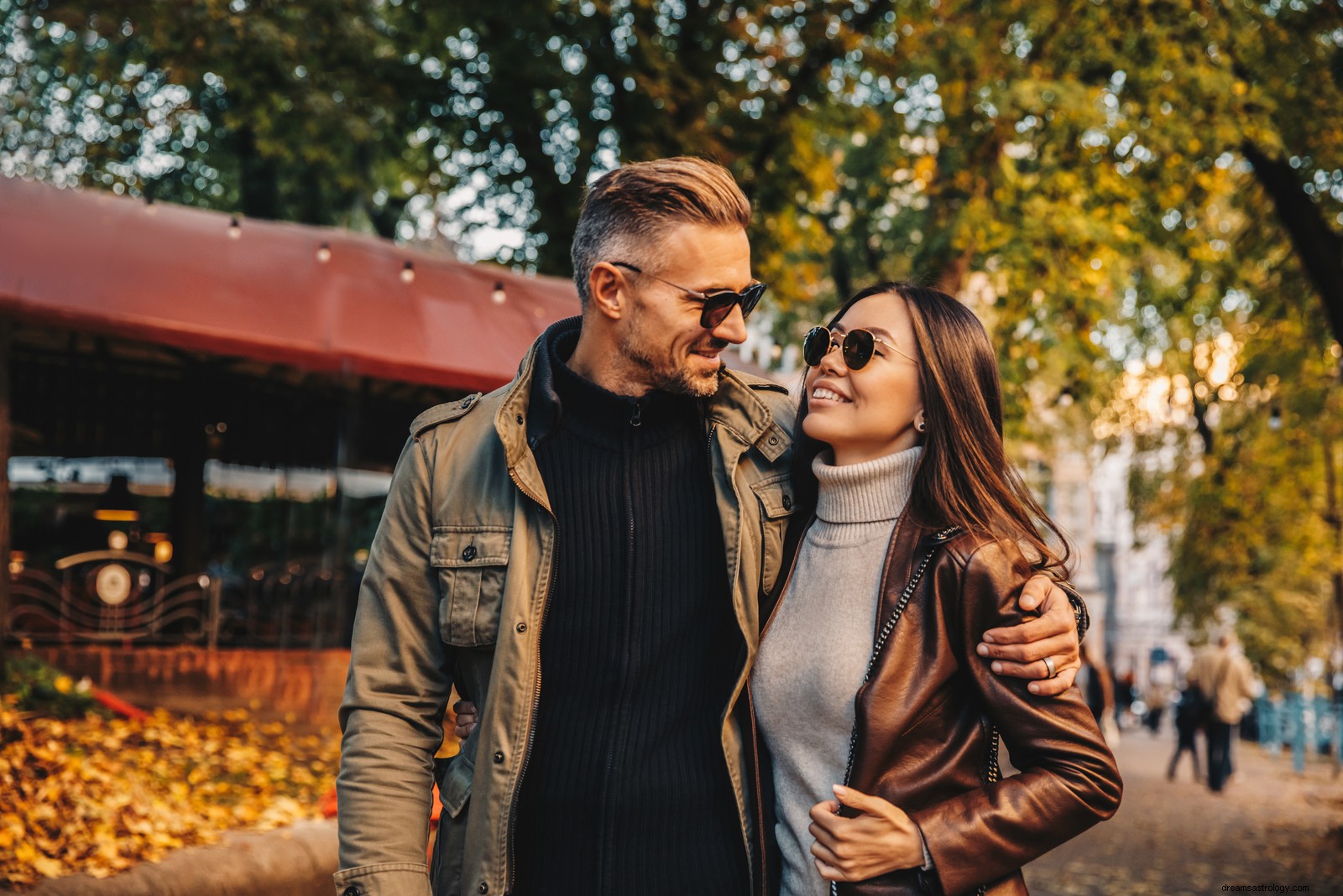 Leo & Sagittarius Compatibility: Love, Friendship & Relationship Dynamics
