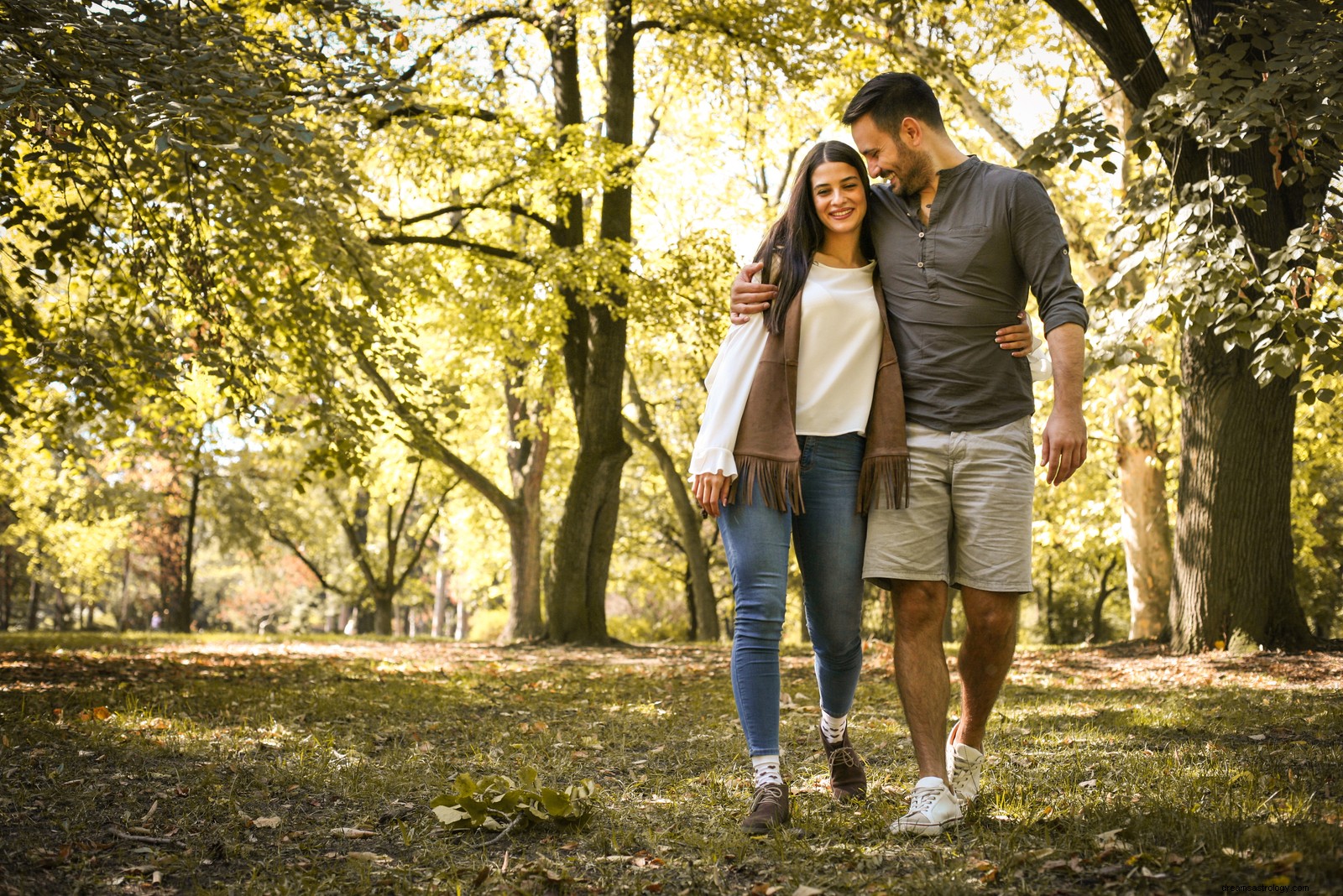 Leo & Sagittarius Compatibility: Love, Friendship & Relationship Dynamics