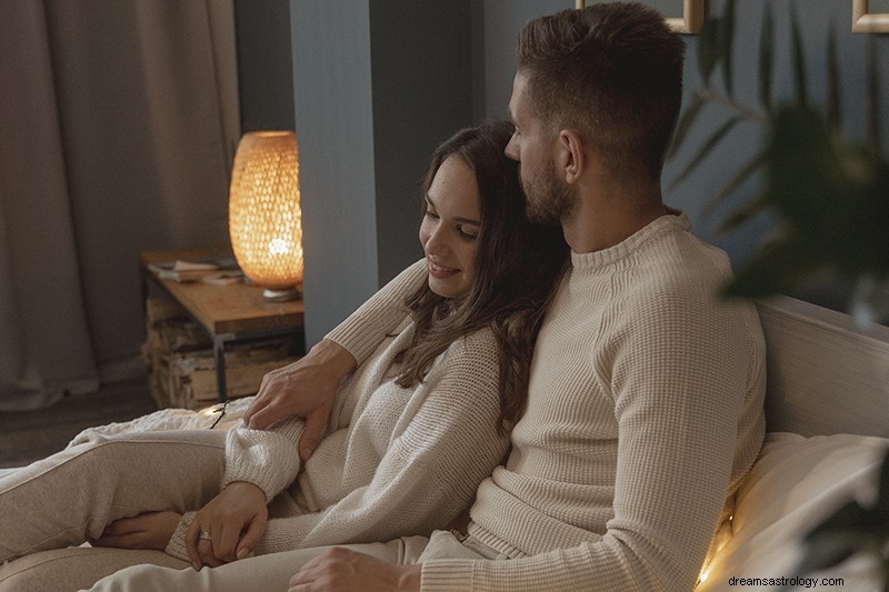 Gemini & Sagittarius Compatibility: Navigating Differences in Love & Friendship