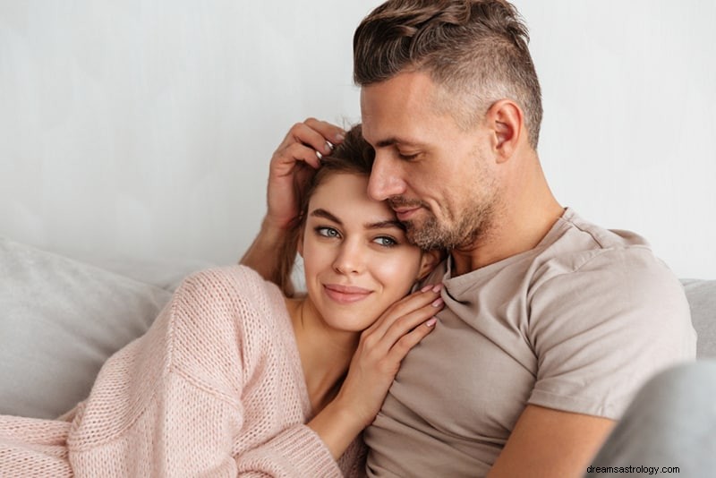 Gemini & Sagittarius Compatibility: Navigating Differences in Love & Friendship