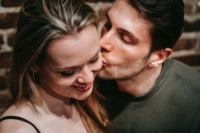 Gemini & Sagittarius Compatibility: Navigating Differences in Love & Friendship