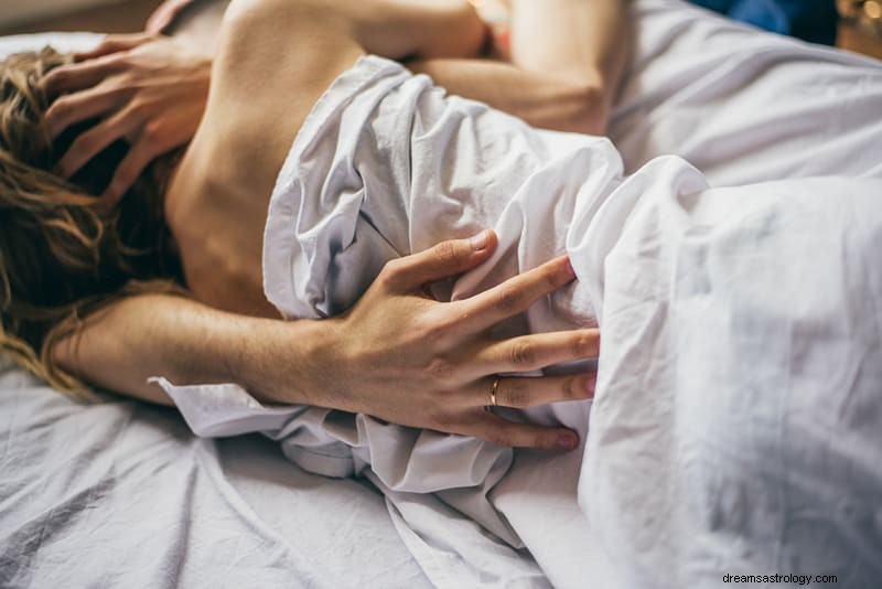 Gemini & Sagittarius Compatibility: Navigating Differences in Love & Friendship